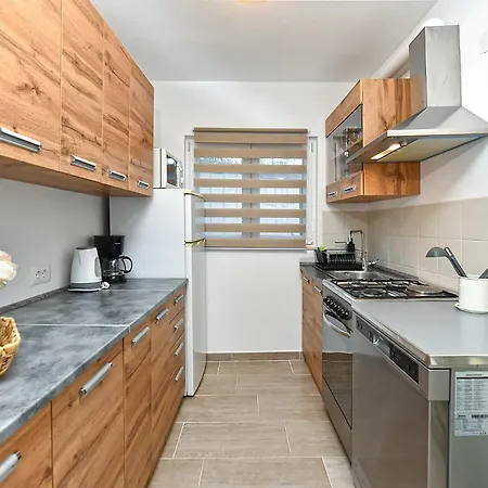 Apartman Sandro 2210 *