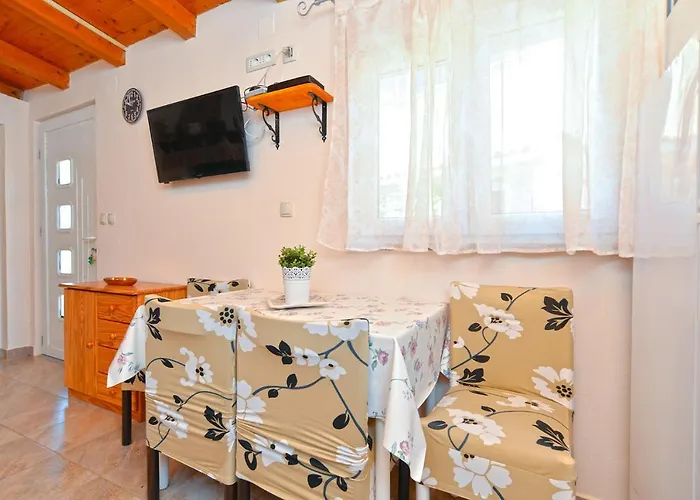 Sandro 2210 Apartman *