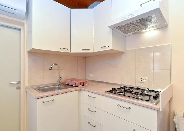 Sandro 2210 Apartman *