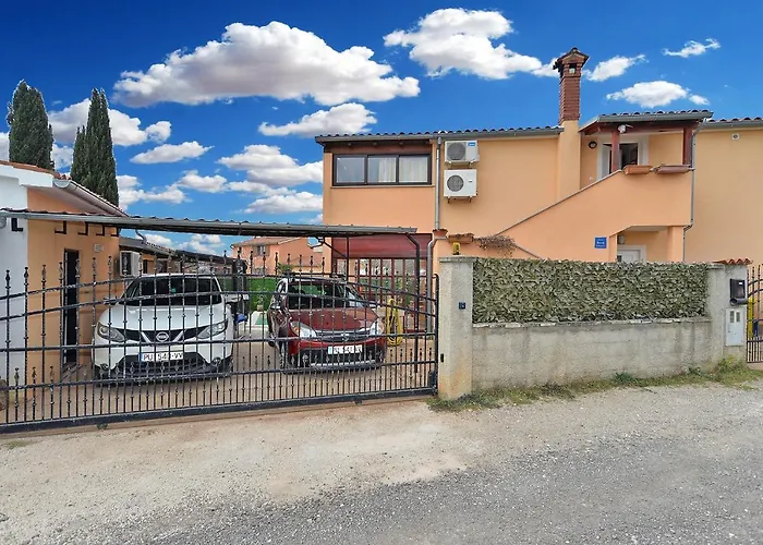 Sandro 2210 Apartman *