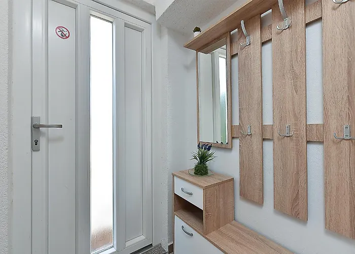 Sandro 2210 Apartman *