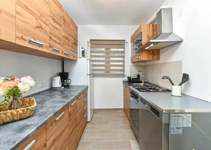 Apartman Sandro 2210 *