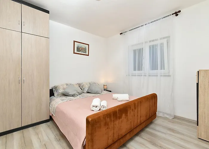 Sandro 2210 Apartman