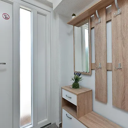 Sandro 2210 Apartmán *