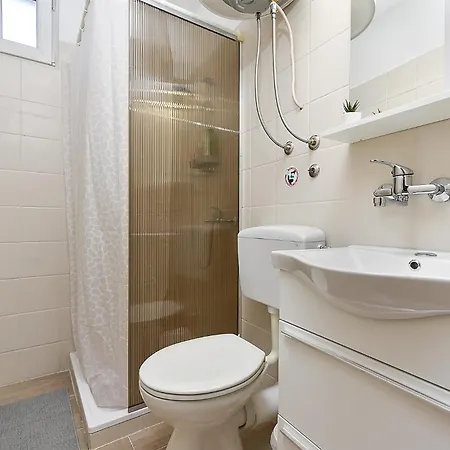 Sandro 2210 Apartmán *