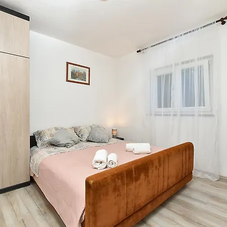 Sandro 2210 Apartmán